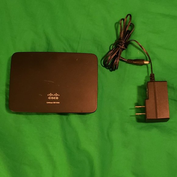 CISCO LINKSYS SE1500 5 PORT FAST 10/100MBPS ETHERNET SWITCH / HUB, Plug & Play - Picture 1 of 3